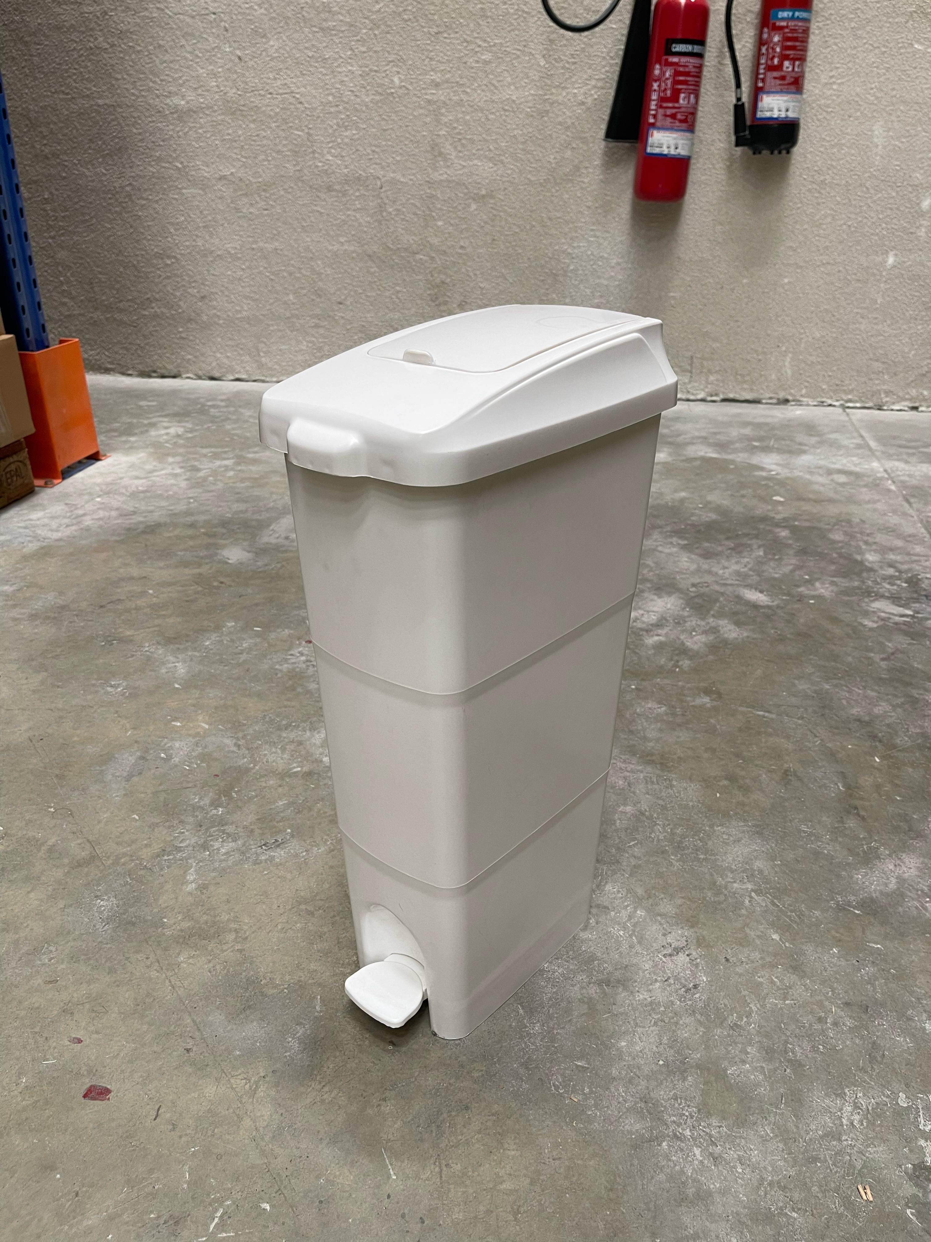 KD-GC45-18  LiZZOM Sanitary Pads Bin (18L)_White color